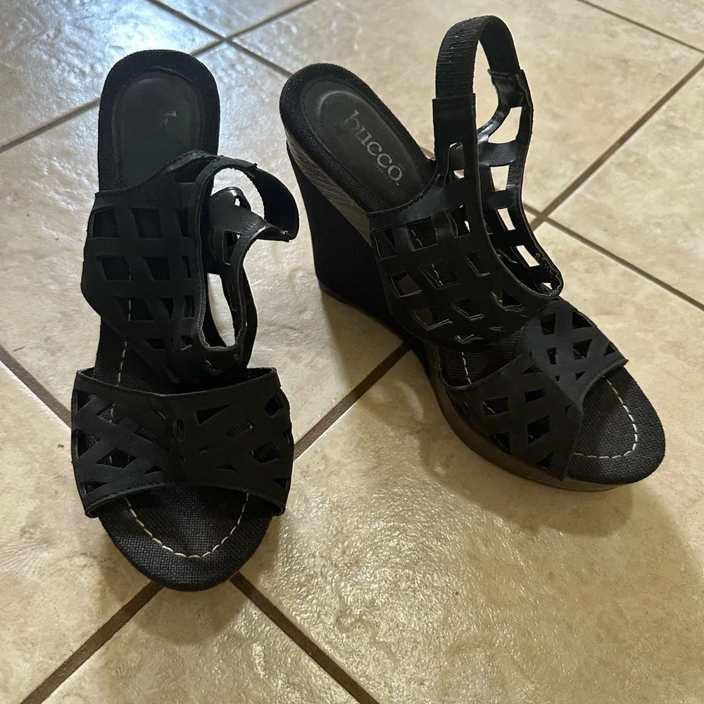 Bucco Serenas Wedge Sandal Black 9 Laser Cut Straw Heel Platform